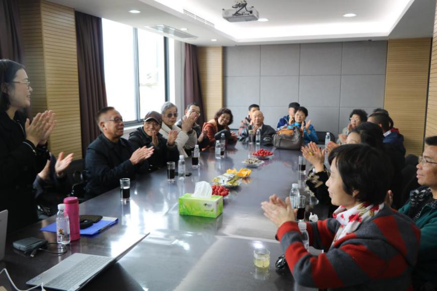 座谈会